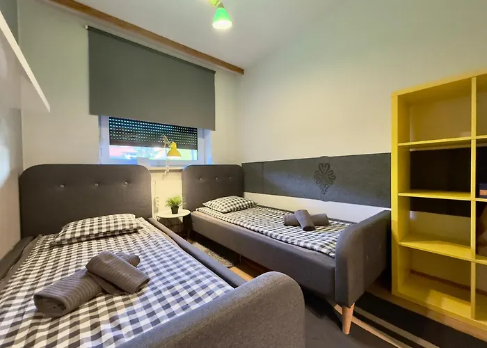 Champion's Balkon Garaz Bsa アパート シュチルク